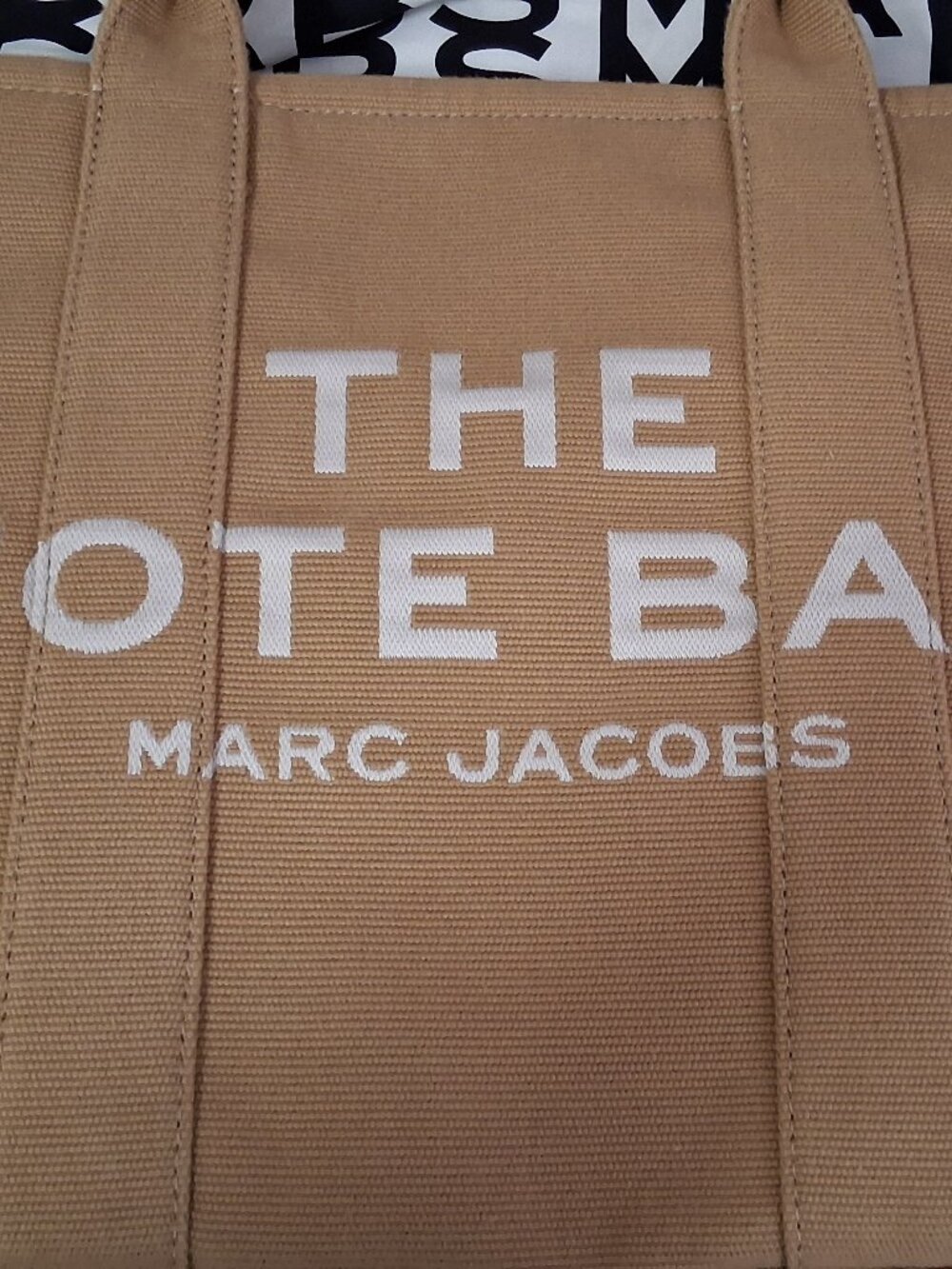 Marc Jacobs The Large Traveler Tote – Camel/Tan (Style M0017048-230) – New - Picture 4 of 10